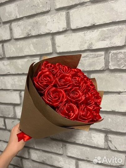 Букет атласных роз