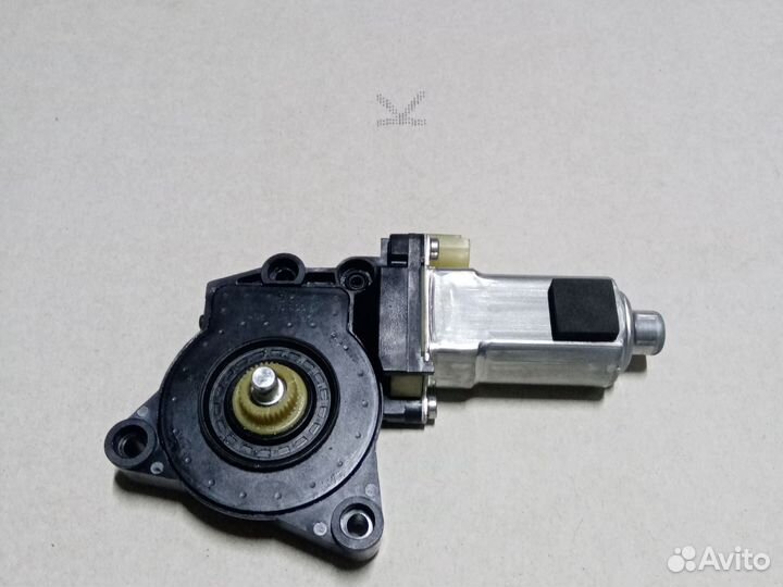 Моторчик стеклоподъемника задней двери hyundai I30