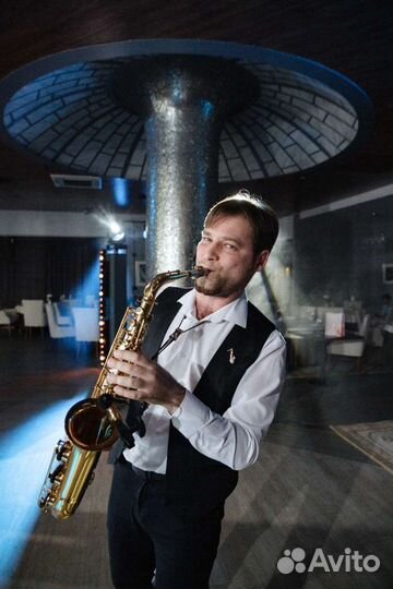 Саксофонист / музыкант на мероприятие