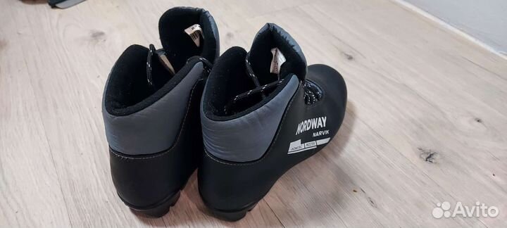 Лыжные ботинки