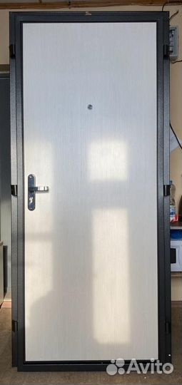Дверь входная от завода стройгост