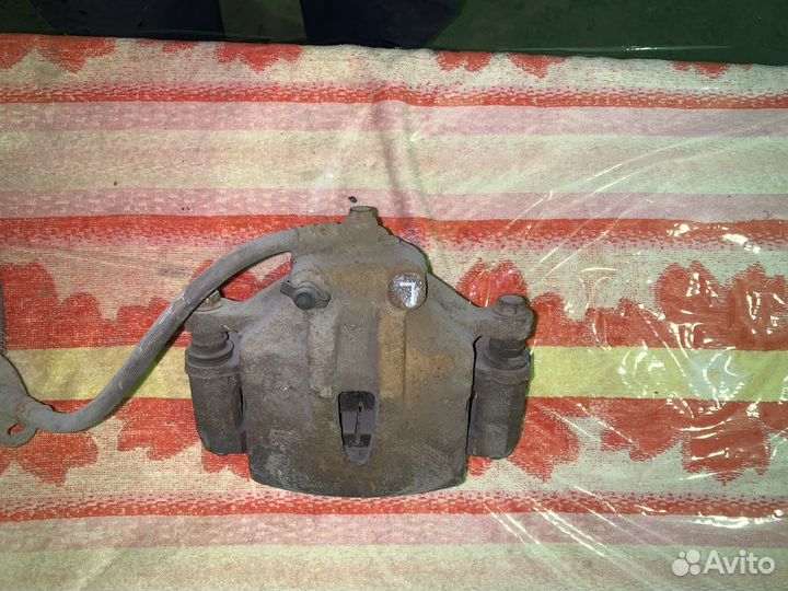 Суппорт передний левый Киа сид KIA cee'd 06 -12 г