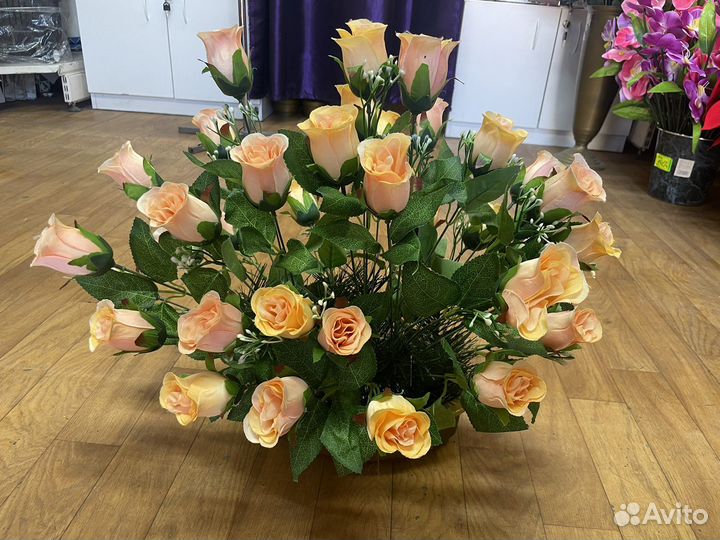 Искуственнын цветы в горшке