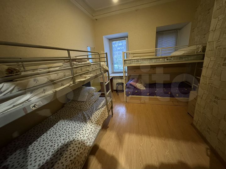 Комната 15 м² в 5-к., 1/8 эт.