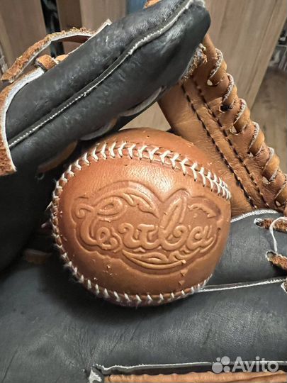 Бейсбольная перчатка с Кубы