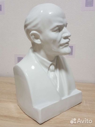 Статуэтка фаянсовая В.И.Ленин.Высота 36 см.Бюст Ле