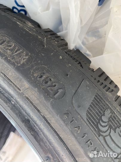 Michelin X-Ice North 4 255/35 R19 и 295/30 R20 101H
