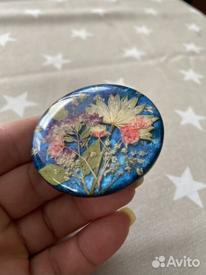 Кабошон с сухоцветами из эпоксидной смолы