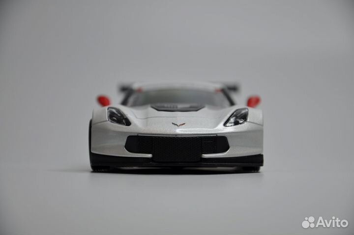 Модель автомобиля Chevrolet Corvette C7.R металл