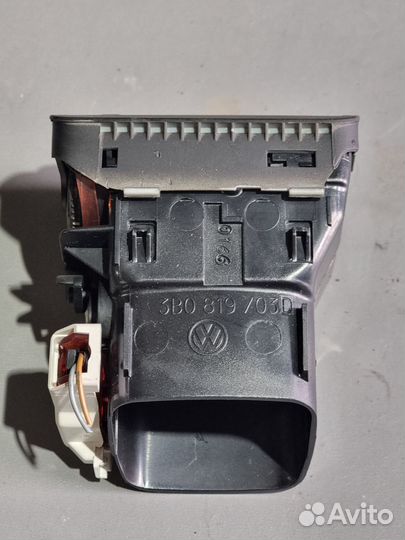 Дефлектор воздушный в торпедо левый Пассат Б-5