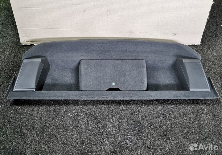 Полка задняя на Mercedes W124. Седан. Черный цвет