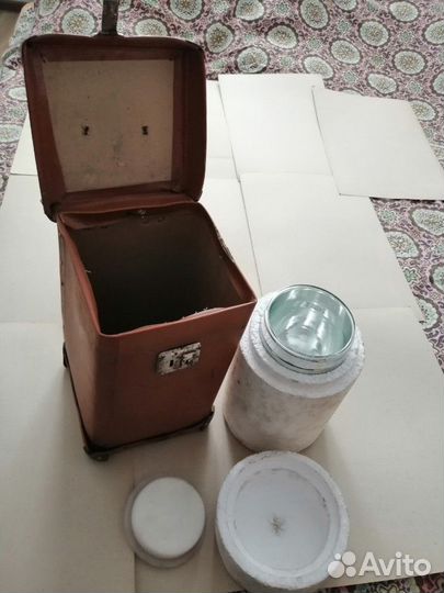 Термос в чемодане с замком. СССР