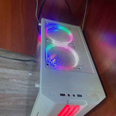 Игровой компьютер с монитором