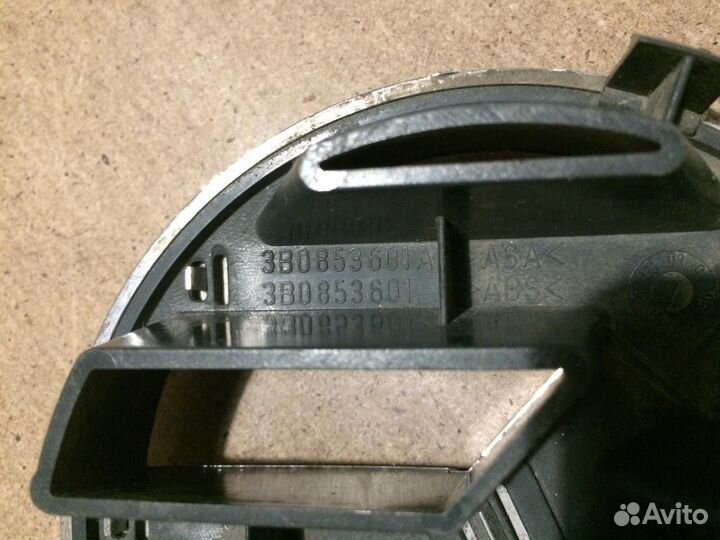 Эмблема решетки VW Passat B 5 3B0853601A