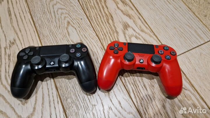 PlayStation 4 + 2 геймпада, зарядка, 3 игры