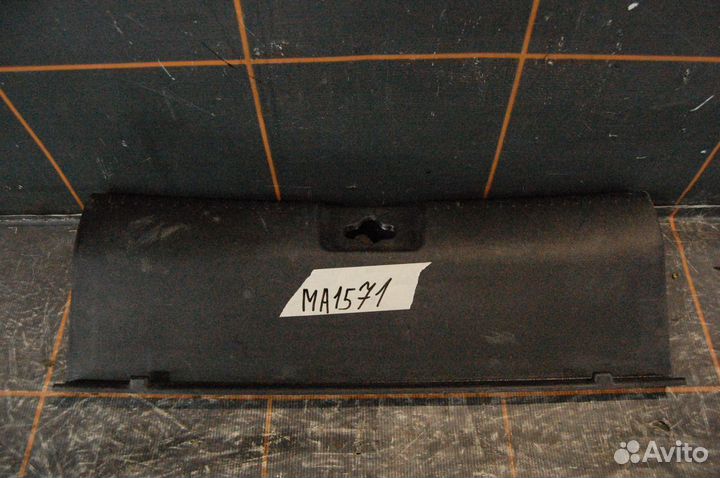 Обшивка крышки багажника - Hyundai Solaris