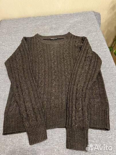 Свитер женский с косами