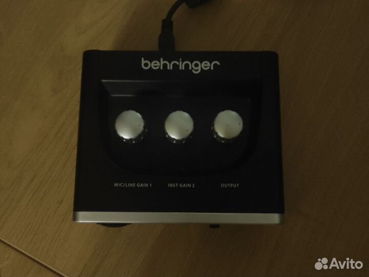 Behringer um2
