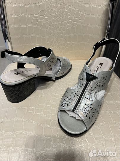 Босоножки женские 39 размер