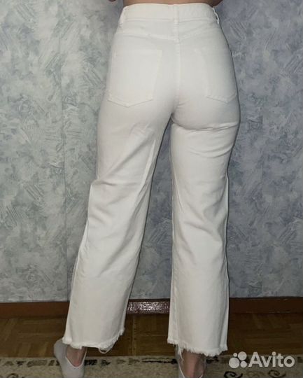 Белые джинсы