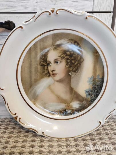 Настенная тарелка