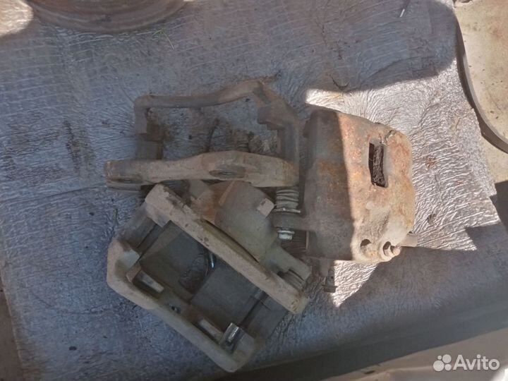 Суппорт передний Nissan Primera Р12