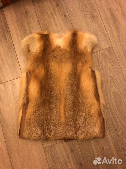 Жилет из натуральной лисы