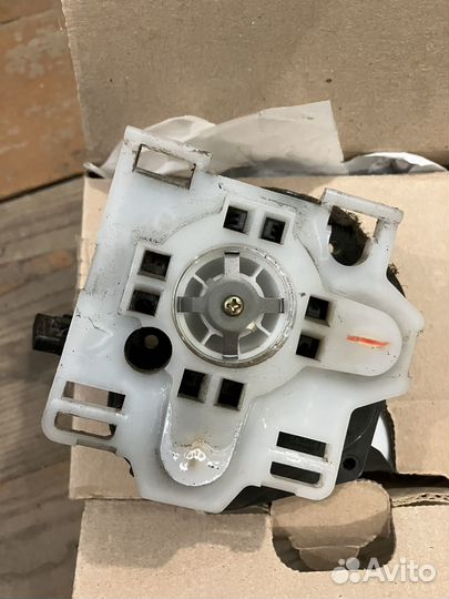 Электропривод зеркала правого с памятью