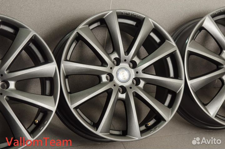 Лот UP31363089 Фирменные 18-е диски team sparco