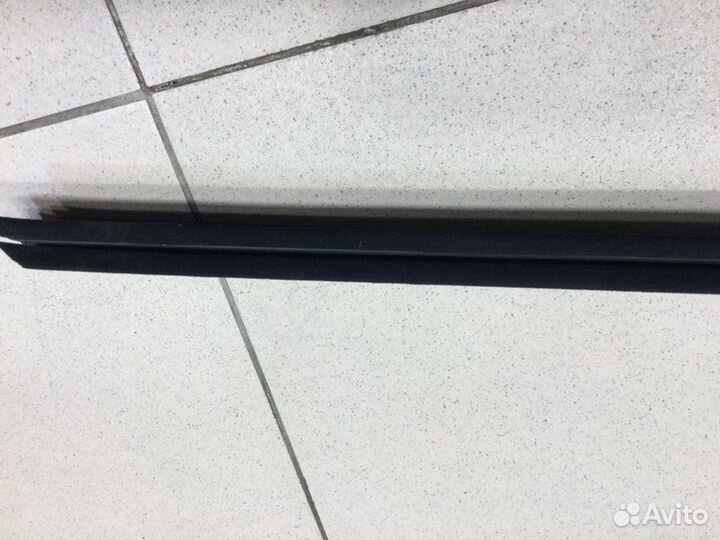 Уплотнитель стекла двери передний правый Mazda 6