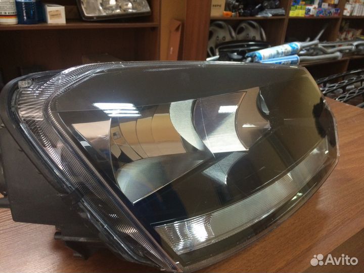 Фара передняя правая Skoda yeti 2014-2015 5l194101