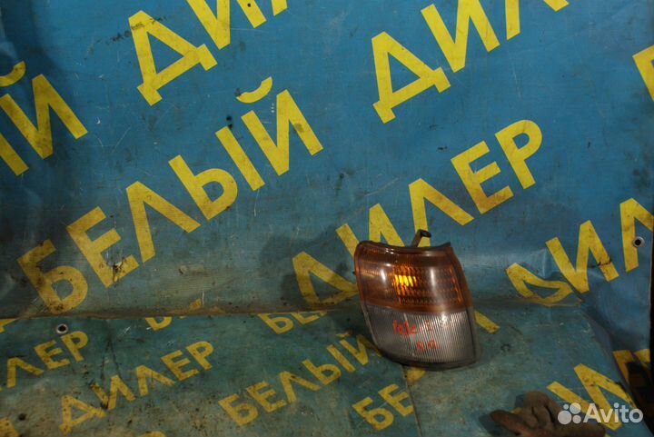 Передний поворотник Mitsubishi Pajero 2