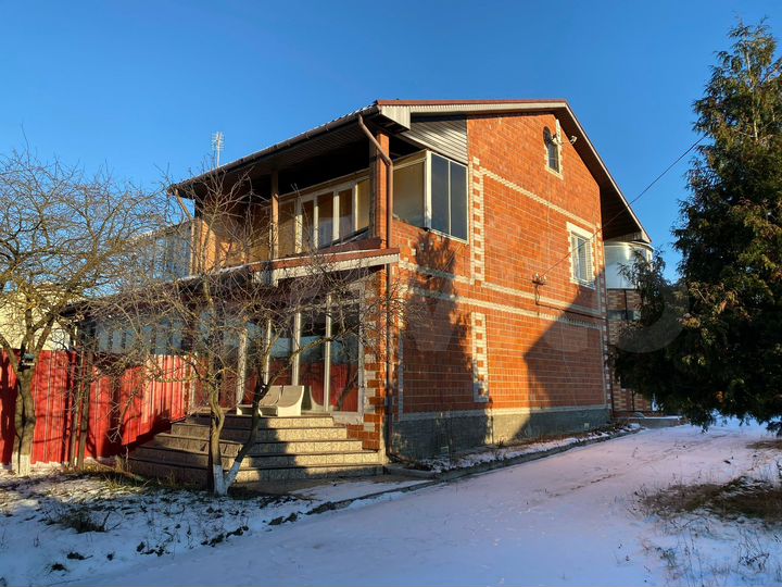 Дом 200 м² на участке 8 сот.