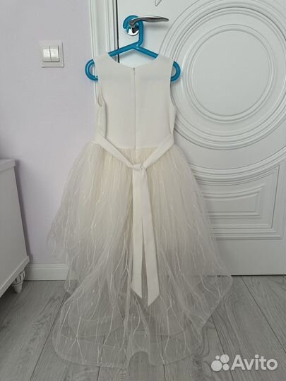 Продам нарядное платье для девочки 6-7 лет