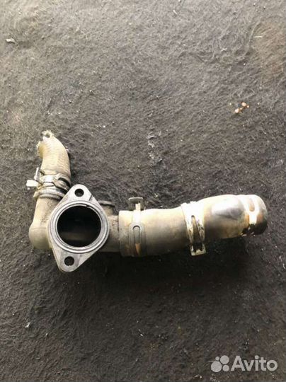 Фланец (тройник) системы охлаждения peugeot 406 2.0 nn