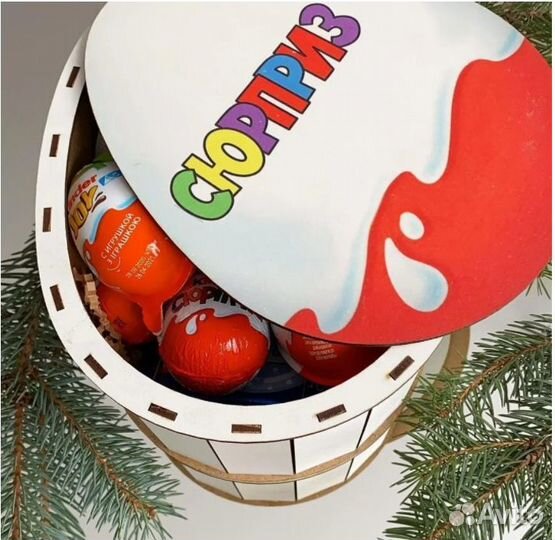 Подарочная коробка большая