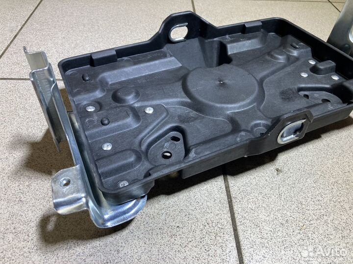 Площадка для акб(MR440935)