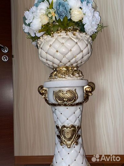 Большая напольная ваза с цветами