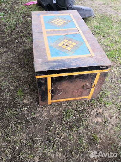 Сундук деревянный старинный