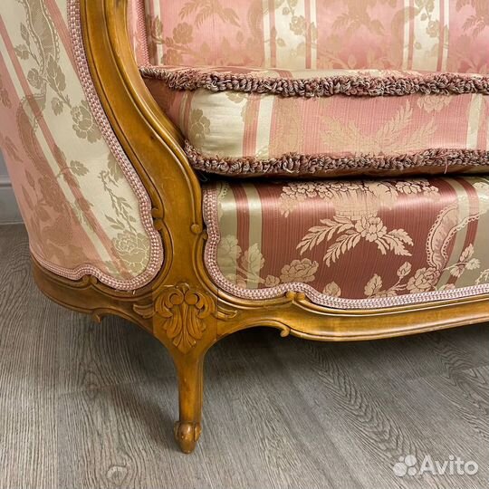Диван в стиле Louis XV