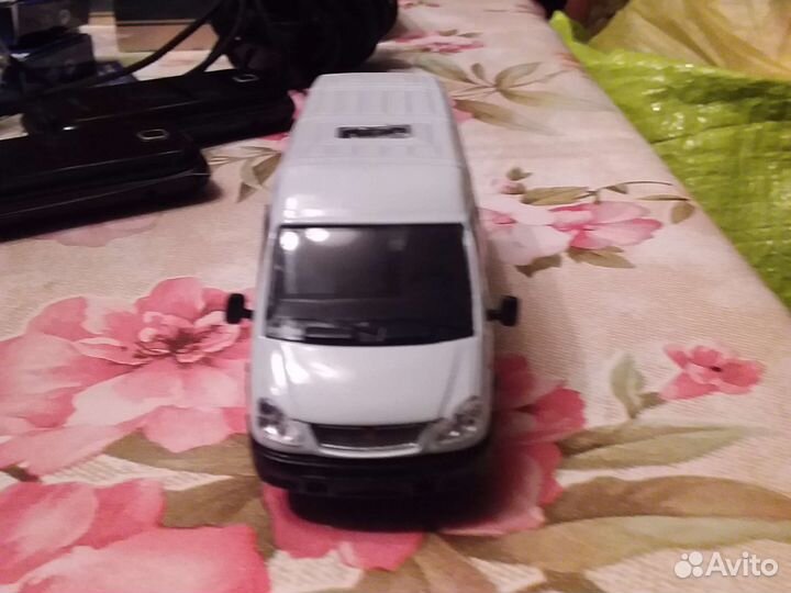 Модель автомобиля Газель Грузопассажирская.Белая