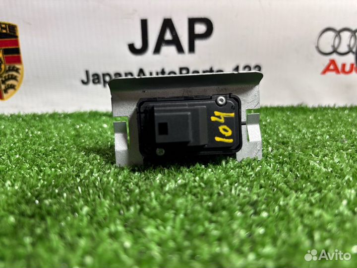 Кнопка открывания багажника Mercedes-Benz C 200