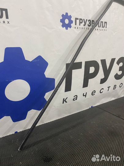 Уплотнитель стекла двери передний левый Volvo FH4