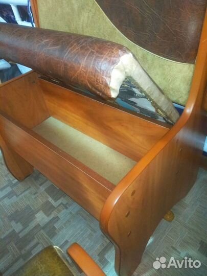 Кухонный уголок со столом