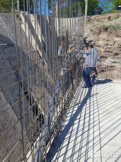 Подсобный рабочий на строительстве