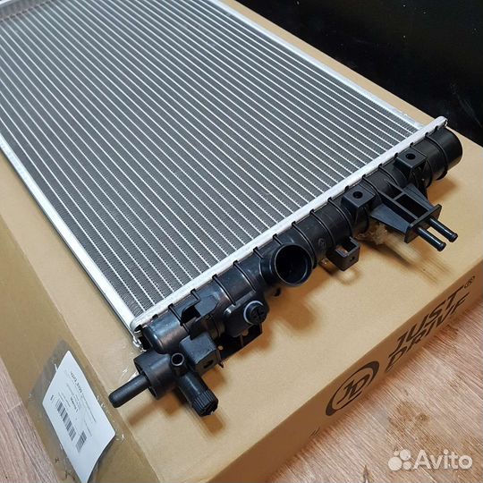 Радиатор для МКПП на Opel Astra H, Zafira B
