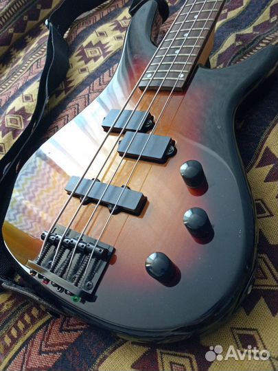 Бас-гитара фирмы Stagg