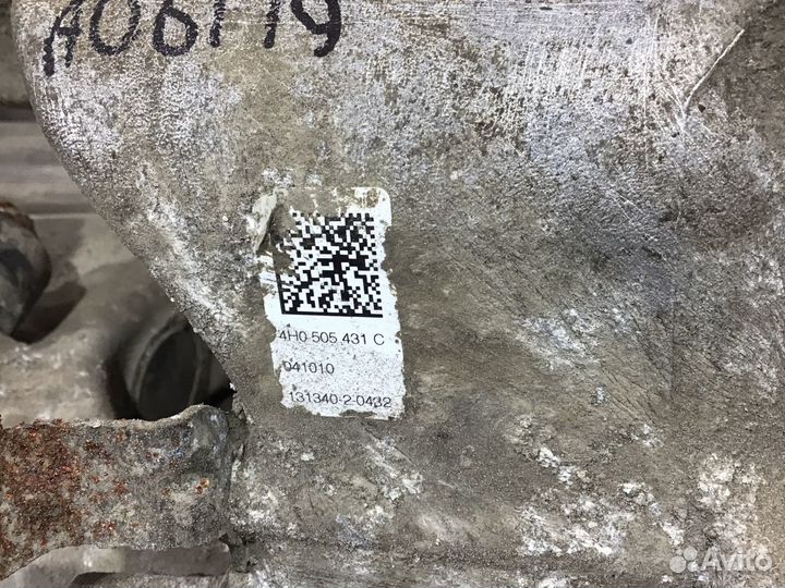 Кулак задний левый Audi A8 D4