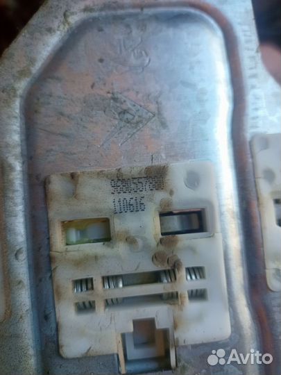 Стеклоподъемник передний правый Peugeot Partner