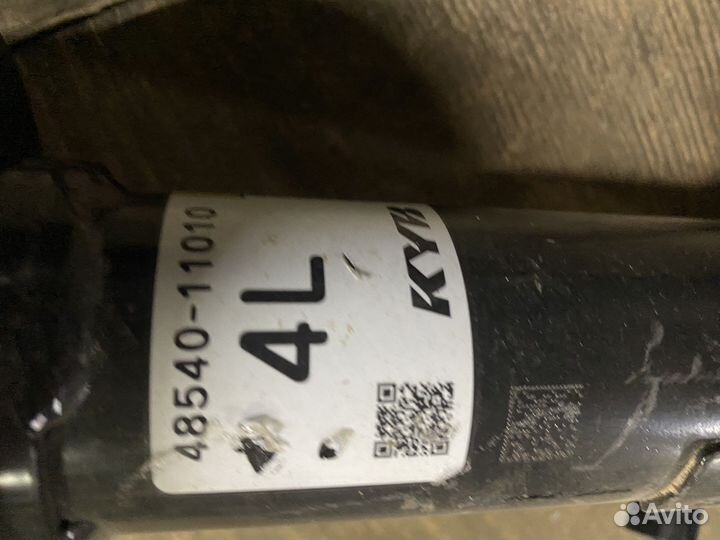 Зaдний амортизатор левый Lexus LC500